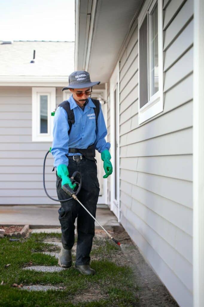 Colonial Lawn & Garden pest control services