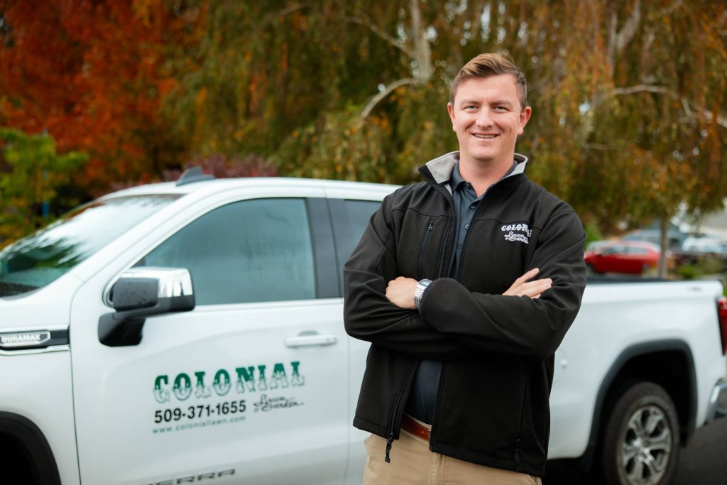 Colonial Lawn & Garden professional lawn maintenance